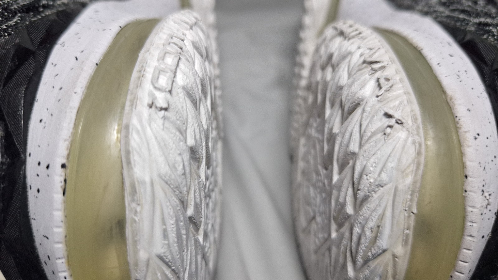 Size 10.5 - Nike LeBron 15 Ashes - 897648-002