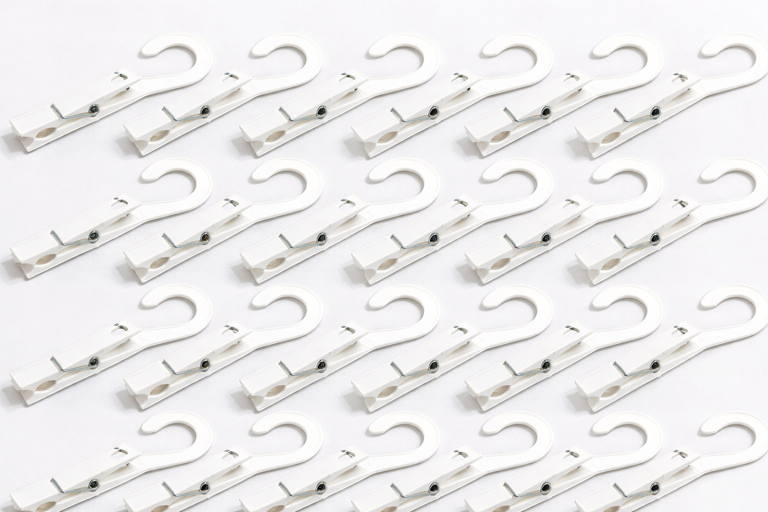 24 Pcs Laundry Hooks Clips Clothesline Hangers Plastic Clip Set White New