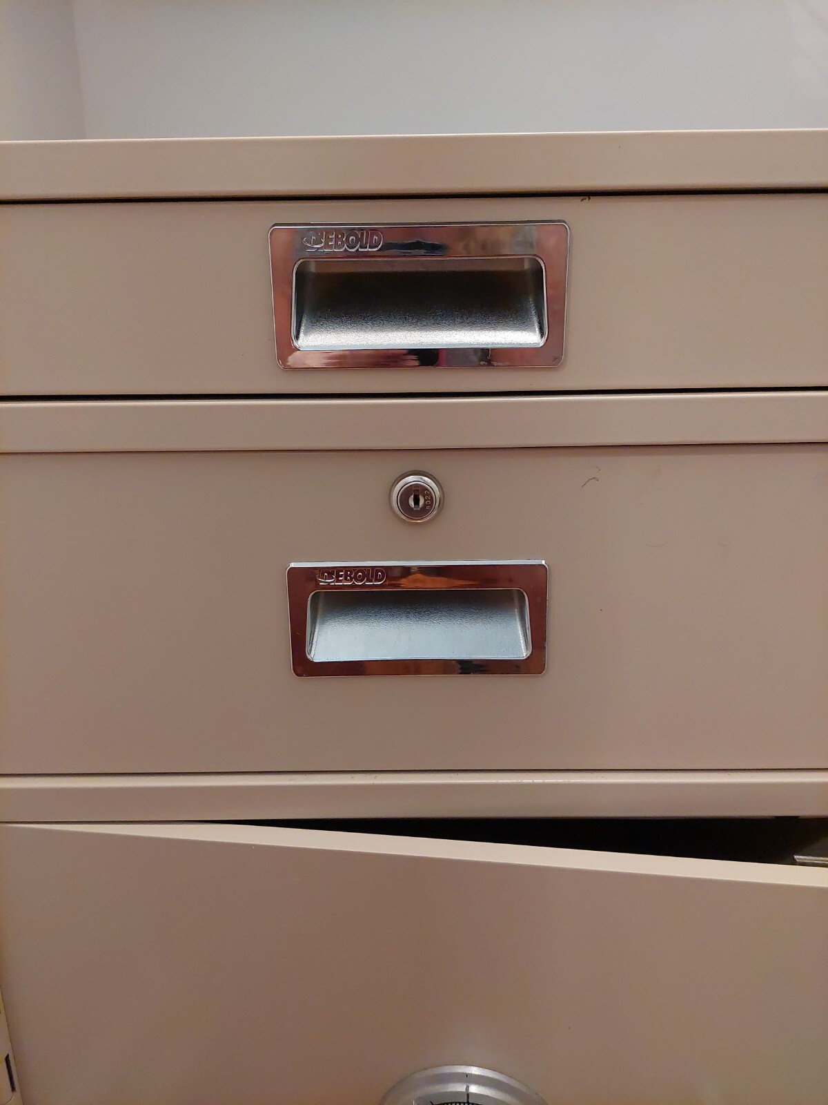 Diebold safe with 2 Drawers And A Safe Area With Key And Code