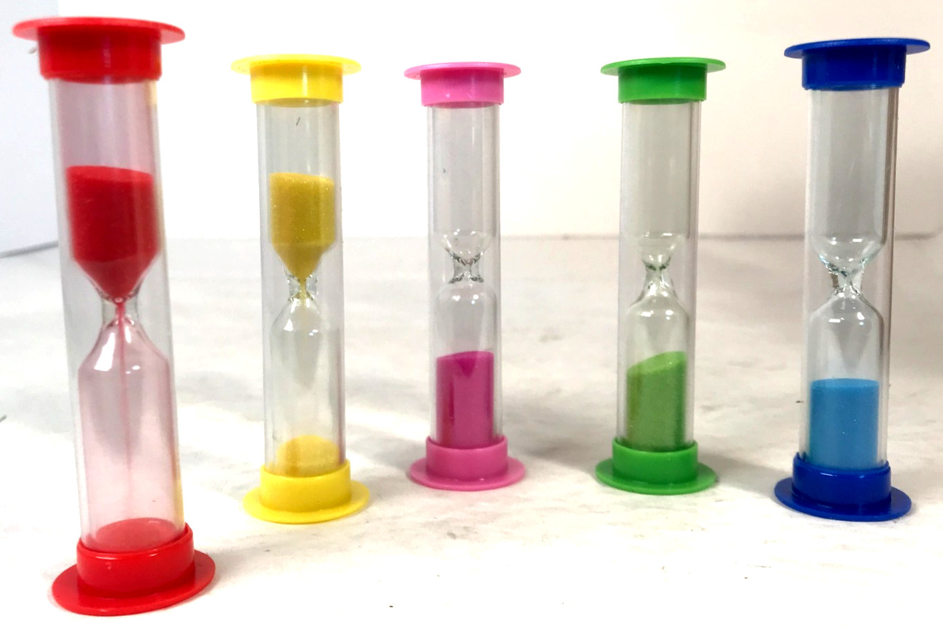 Colorful Sand Timer Set 1-Minute Plastic Hourglass for Games & Classroom 30 Pcs