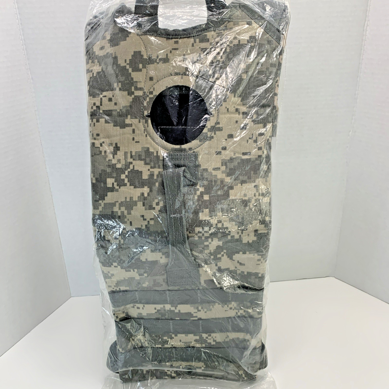 Molle II Hydration System Carrier for 3L CamelBak Bladder ~ USGI Digital Camo