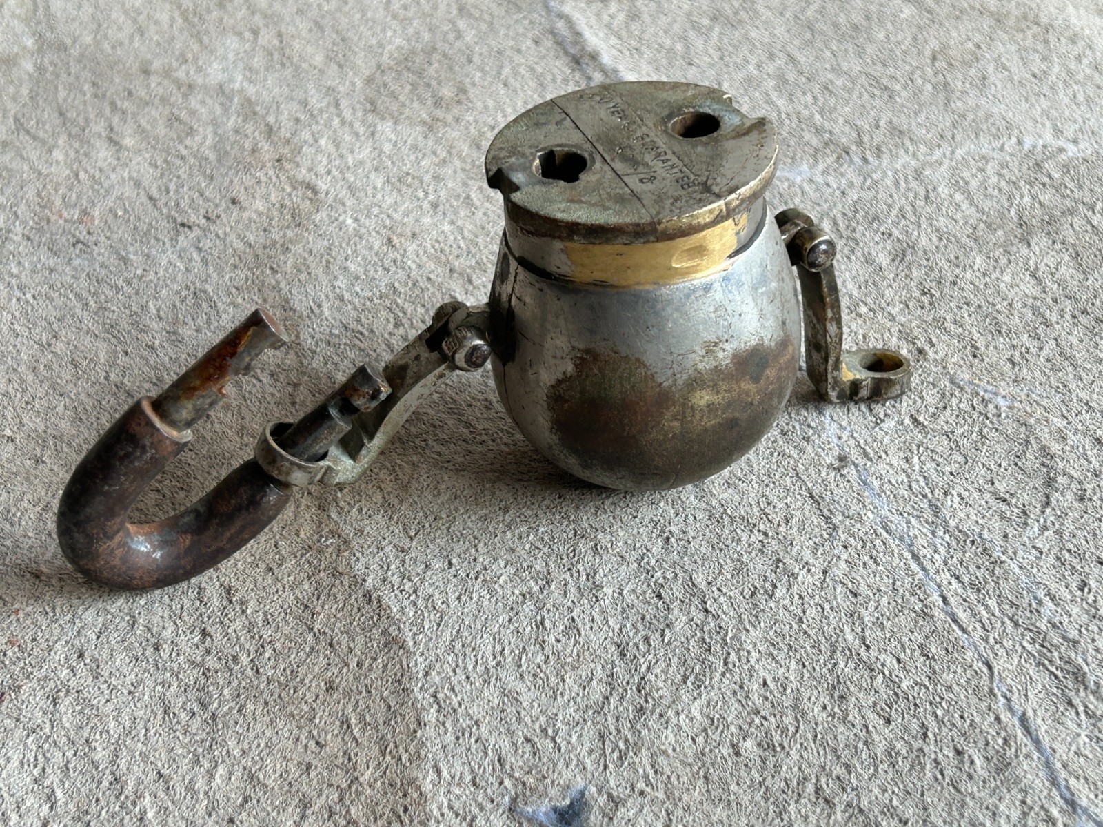 RARE OLD VINTAGE SOLID BRASS UNIQUE SHAPE PADLOCK NO HAVE KEY