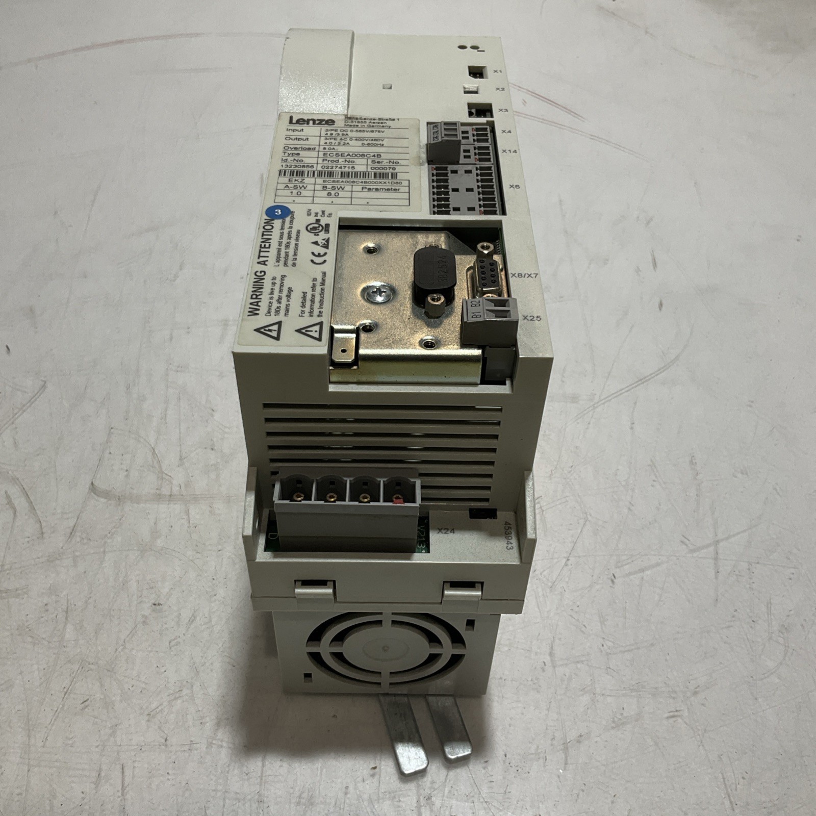 LENZE  ECSEA008C4B  SERVO DRIVE  VARIABLE  FREQUENCY CONTROLLER INVENTER  XE25