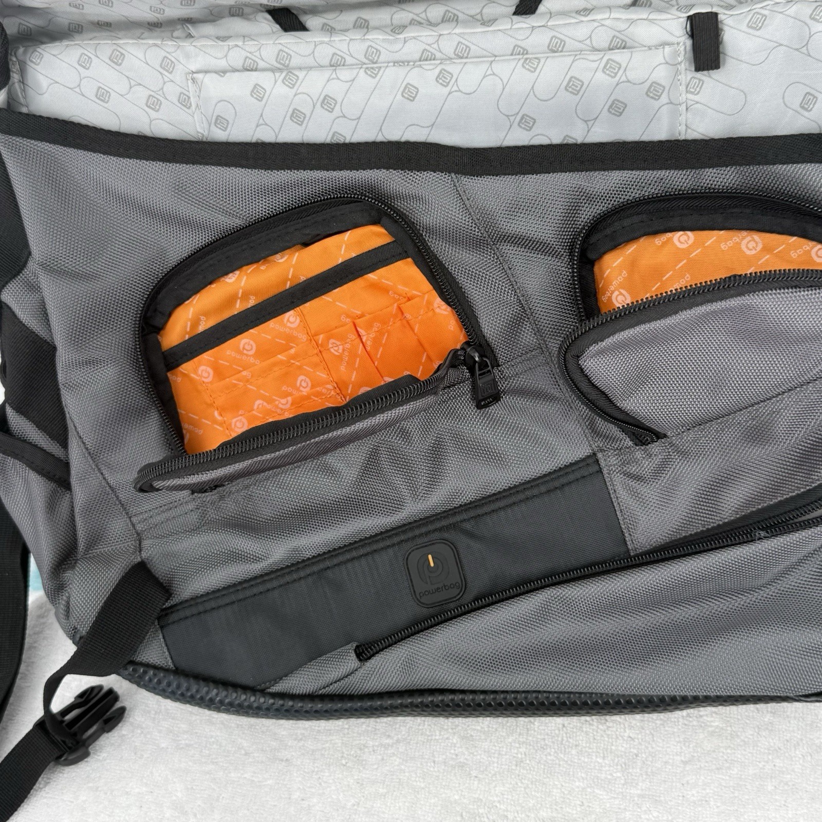 FUL Powerbag Messenger bag in grey With Shoulder Strap