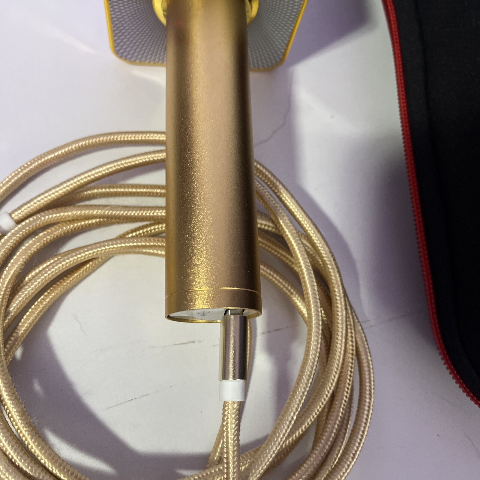 QFX Model Kar-3 Karaoke Microphone With Case And Cable UNTESTED White/Gold