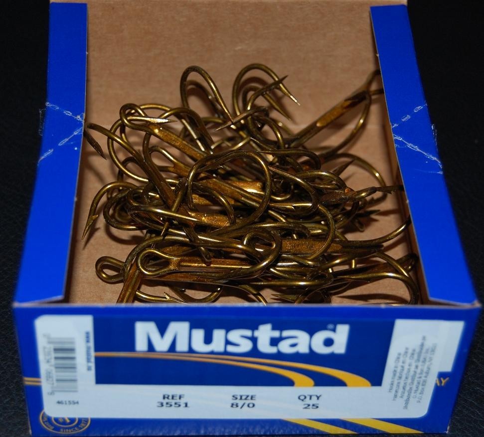 25 Pack Mustad 3551 Size 8/0 Bronze Ringed Style Treble Hooks Muskie Pike Musky