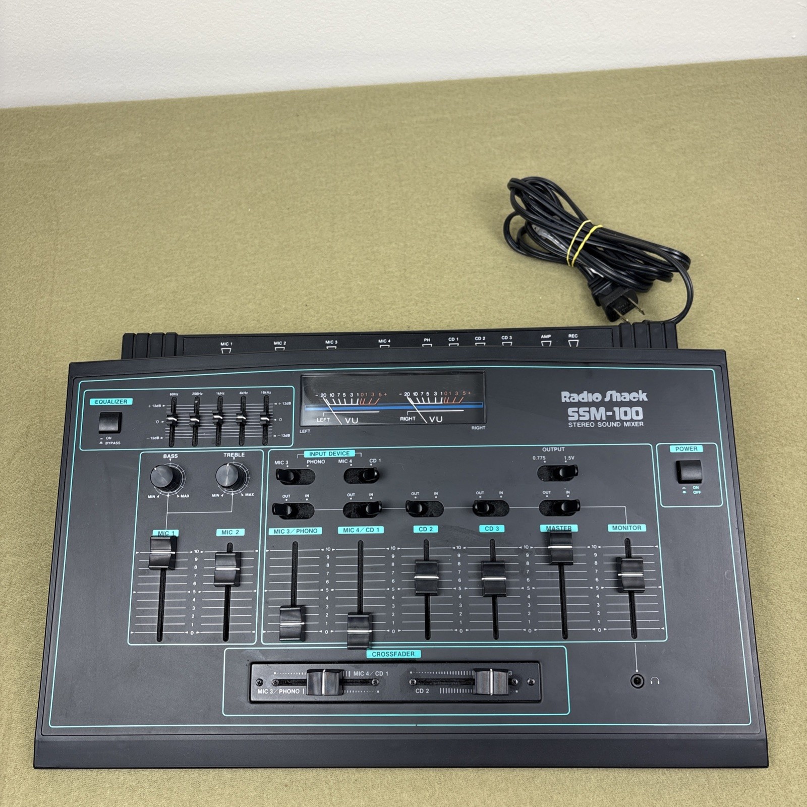 Radio Shack SSM-100 Stereo Audio Mixer w/ Equalizer DJ Mixing Console Tested
