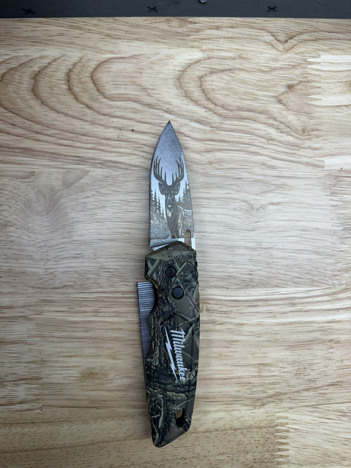 Milwaukee Tool 48-22-1524 Fastback Camo Folding Knife with custom blade design