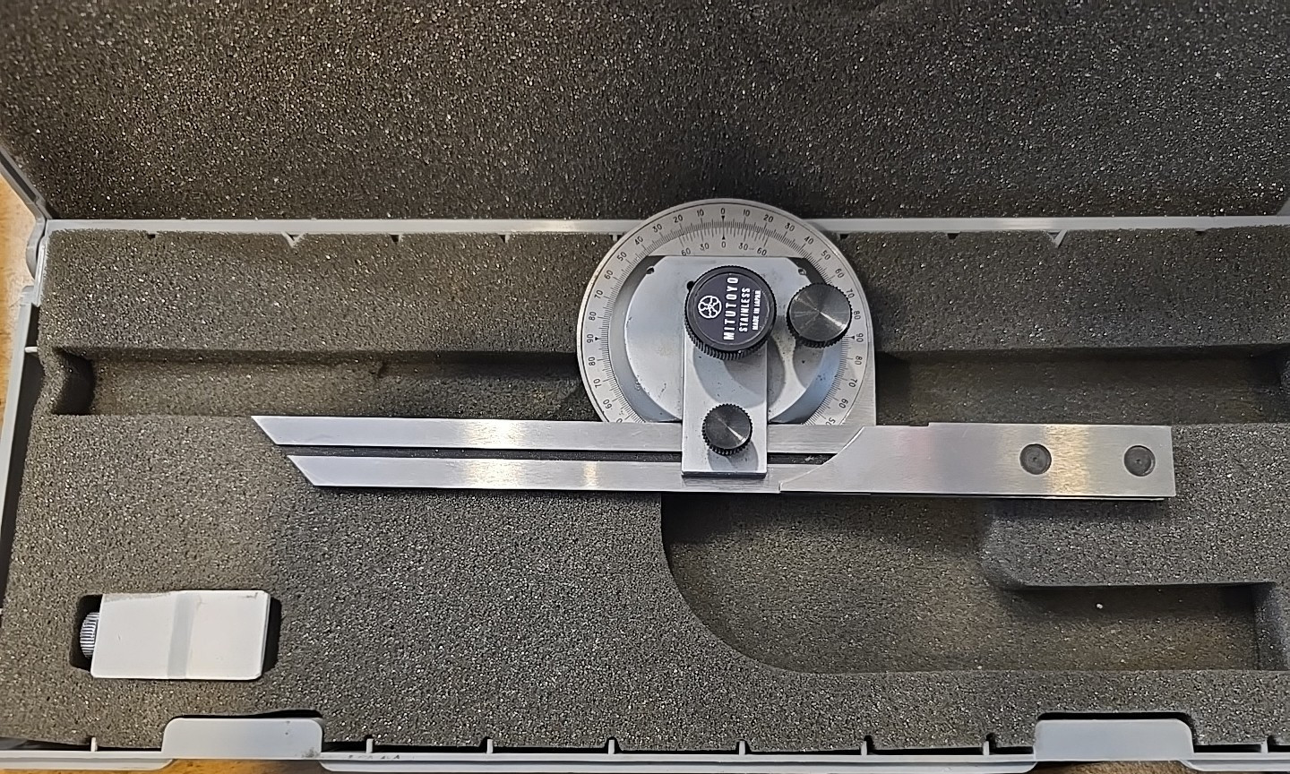 Mitutoyo Universal Bevel Protractor Model 6" Blade w/ case