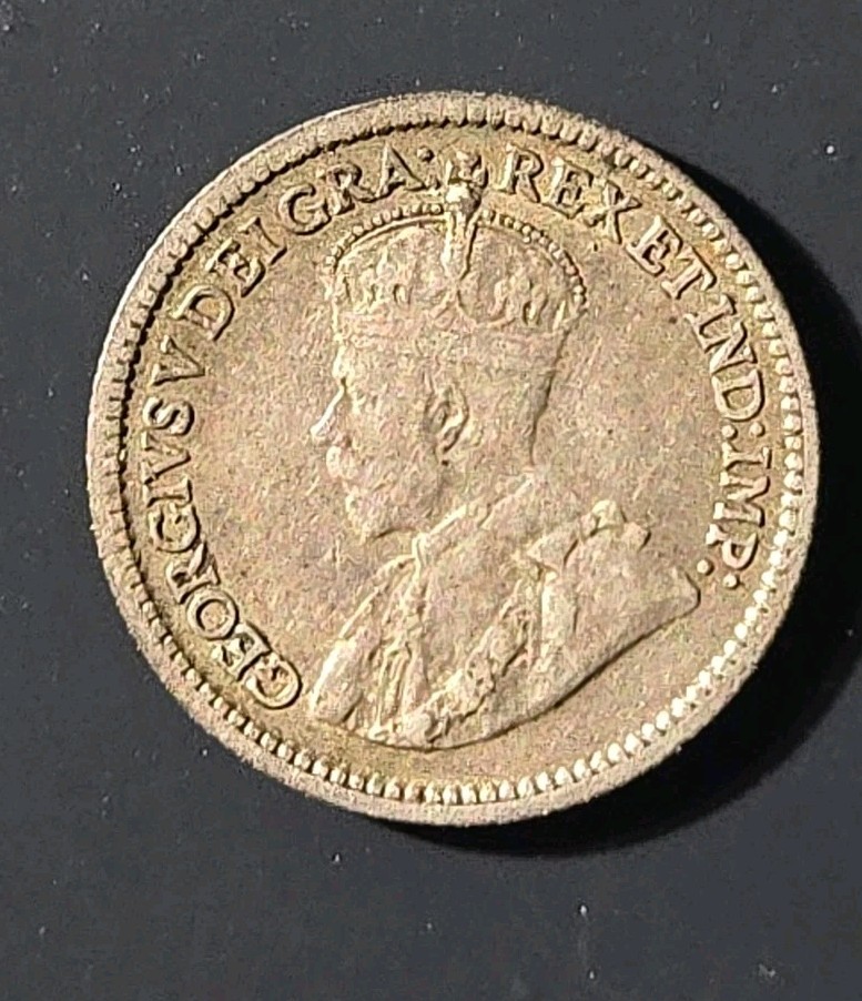 1915 Canada 5 cent silver  - Solid  VF  stk#K977
