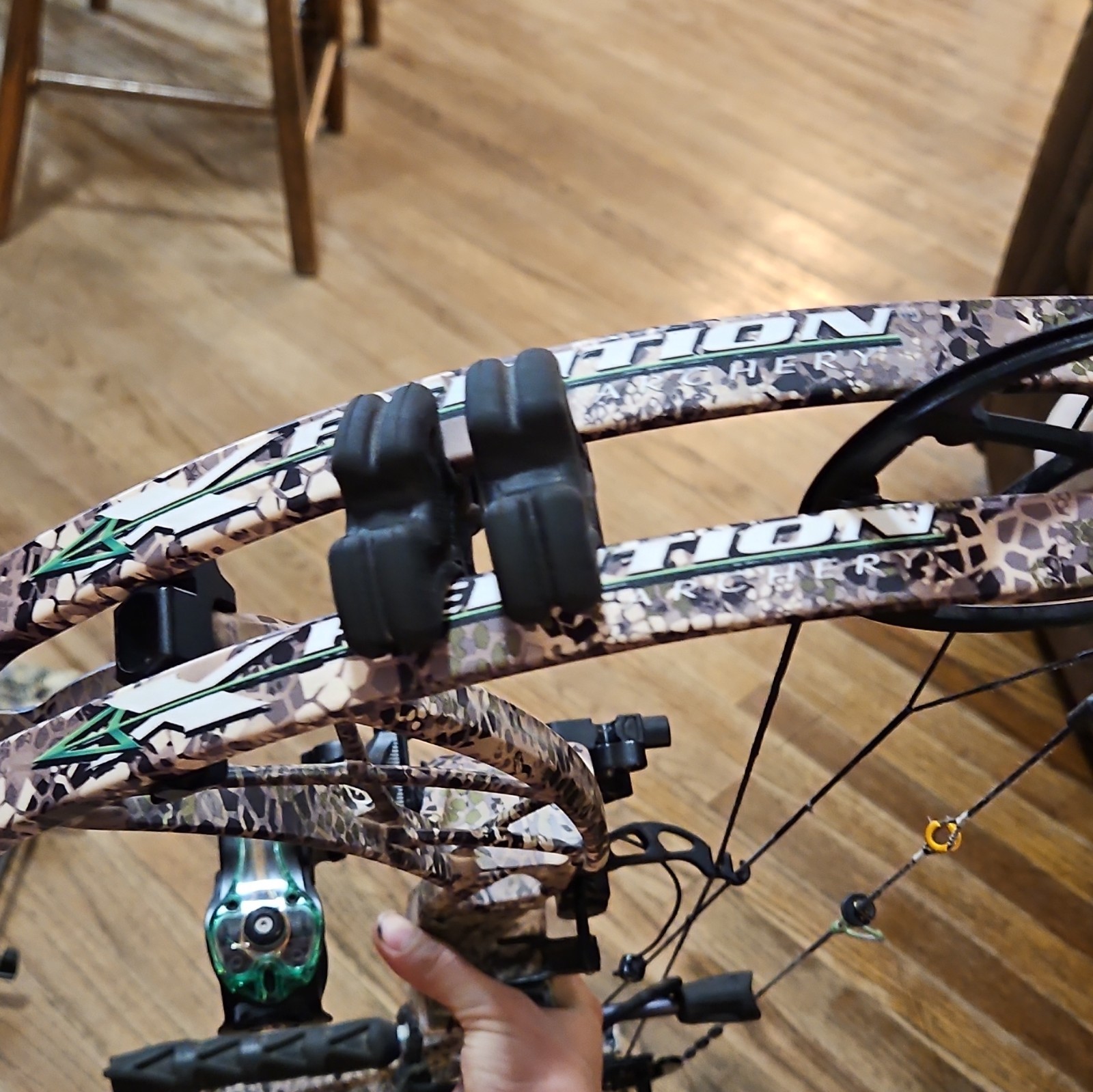 Xpedition Archery Xcursion 6 Compound Bow 70lbs Camo w/ Quiver