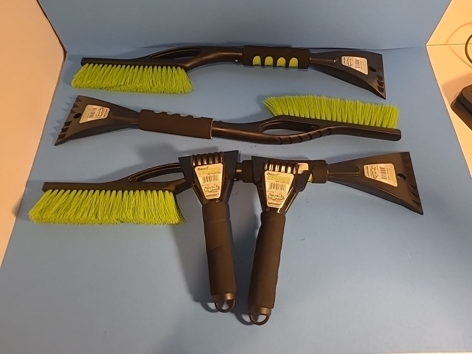 (3) 22" Snowbrush W/Scrapper & (2) 9" Scrappers.. Bigfoot Snow Tools..
