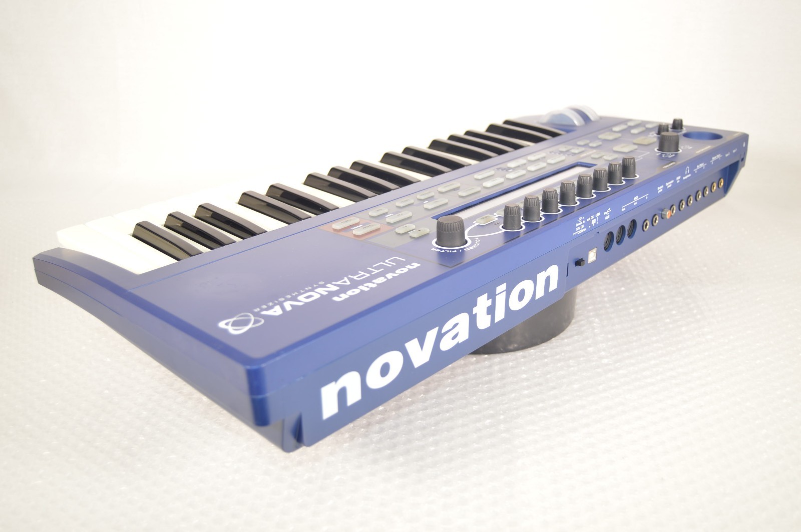 Novation ULTRANOVA Synthesizer Vocoder Blue Keyboard Tested W \ Soft Case Mic
