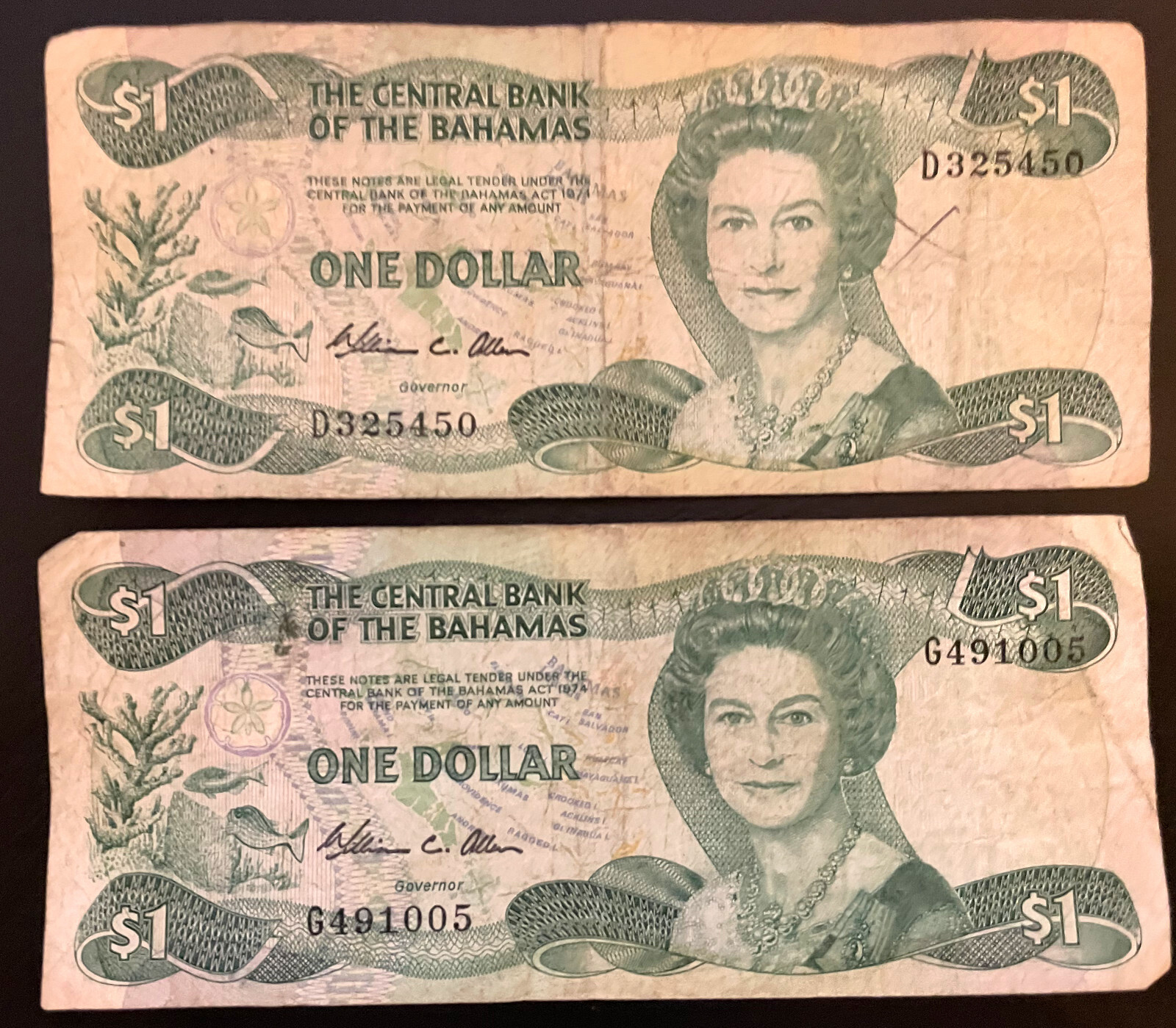 Lot of 2 -1974 Central Bank of the Bahamas One Dollar Bank Notes D325450/G491005