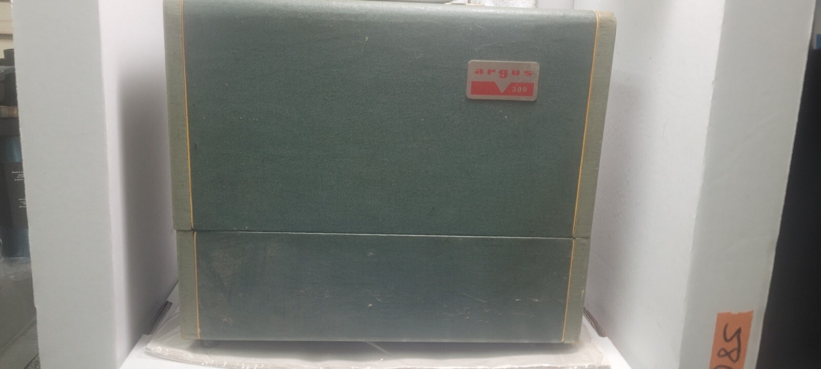 Vintage Argus 300 Projector With Carrying Case And 4 Inch Projection (Works)