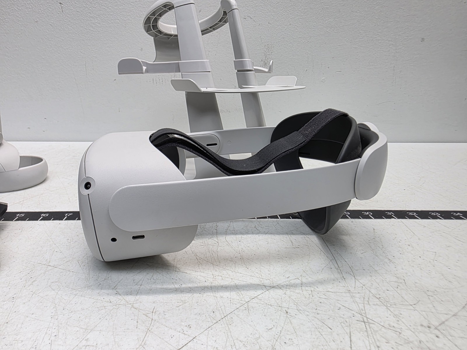Meta Oculus Quest 2 All-in-One Standalone Virtual Reality VR Headset **READ**