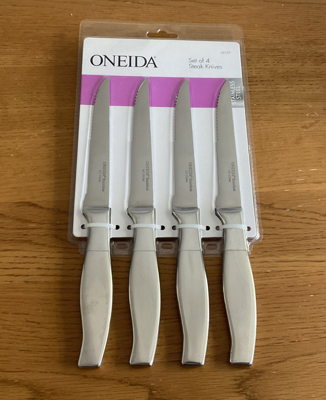 Oneida Set of 4 Serrated Steak Knives 4.5” Stainless Flatware Glossy Finish NEW