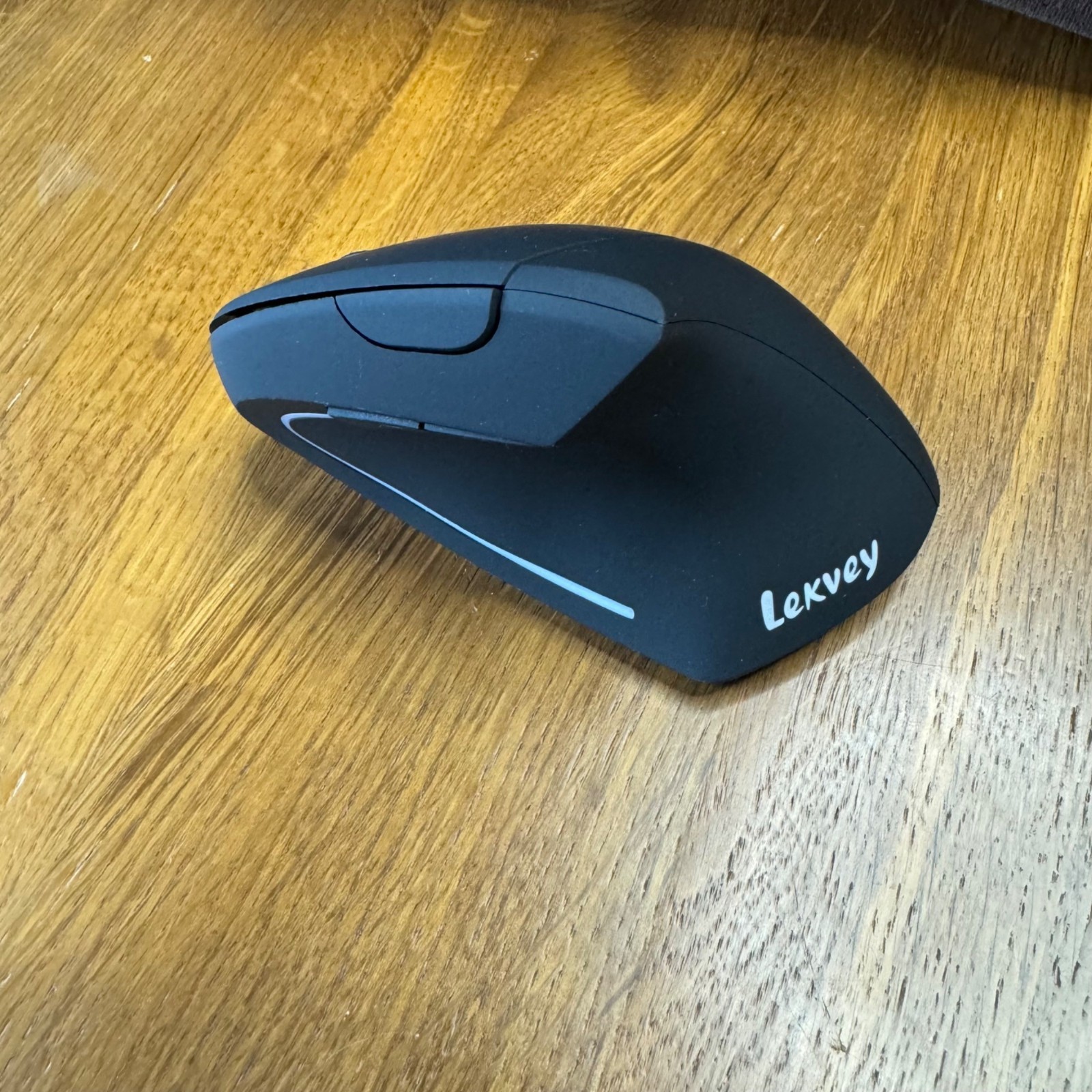 LEVKEY Wireless Ergonomic Mouse 2.4GHz Vertical Mouse Rechargeable Black NEW Box