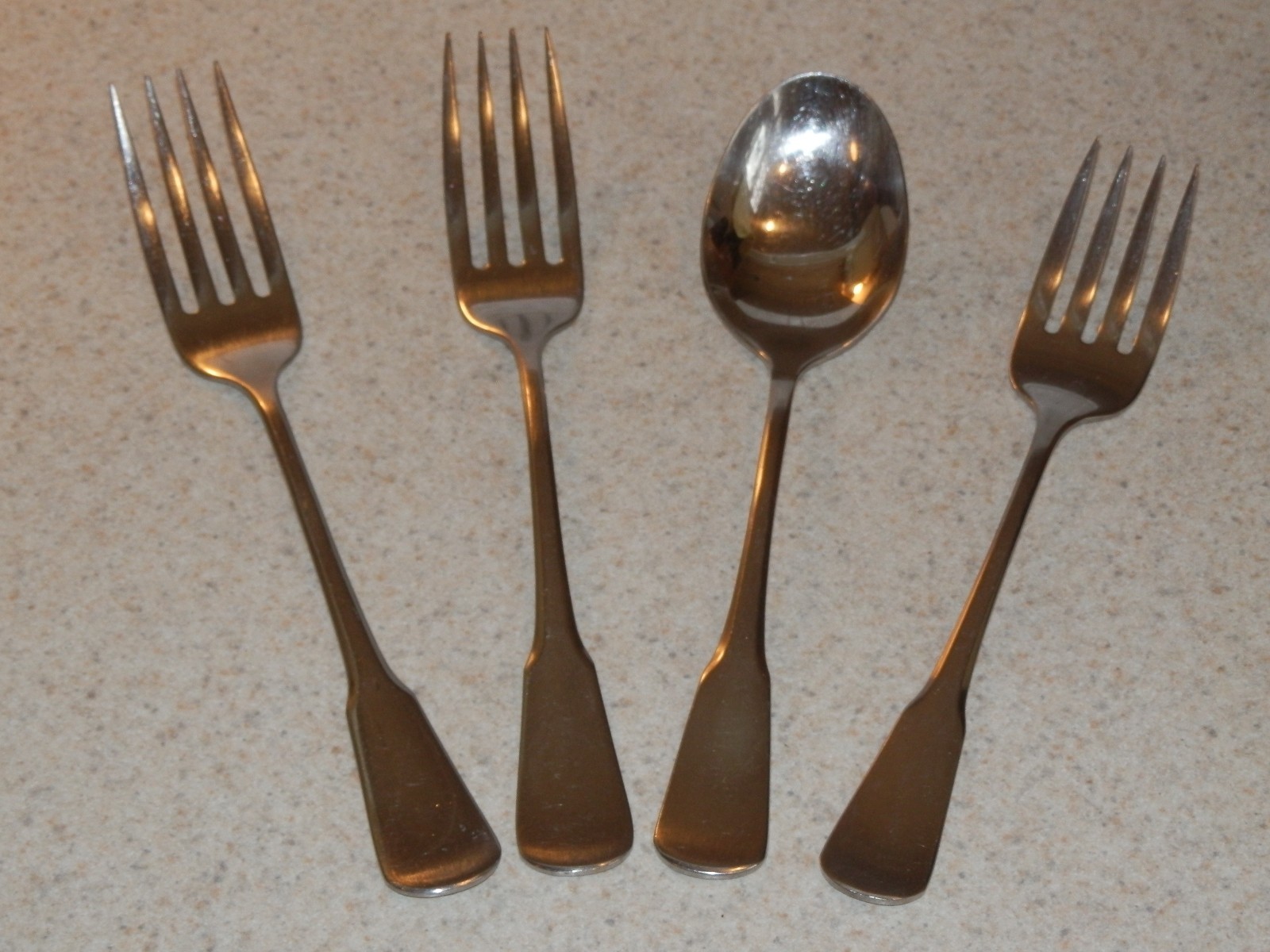ONIEDA STAINLESS FLATWARE COLONIAL BOSTON 4 MISC PIECES 2 FORKS 1 PLACE 1 SALAD