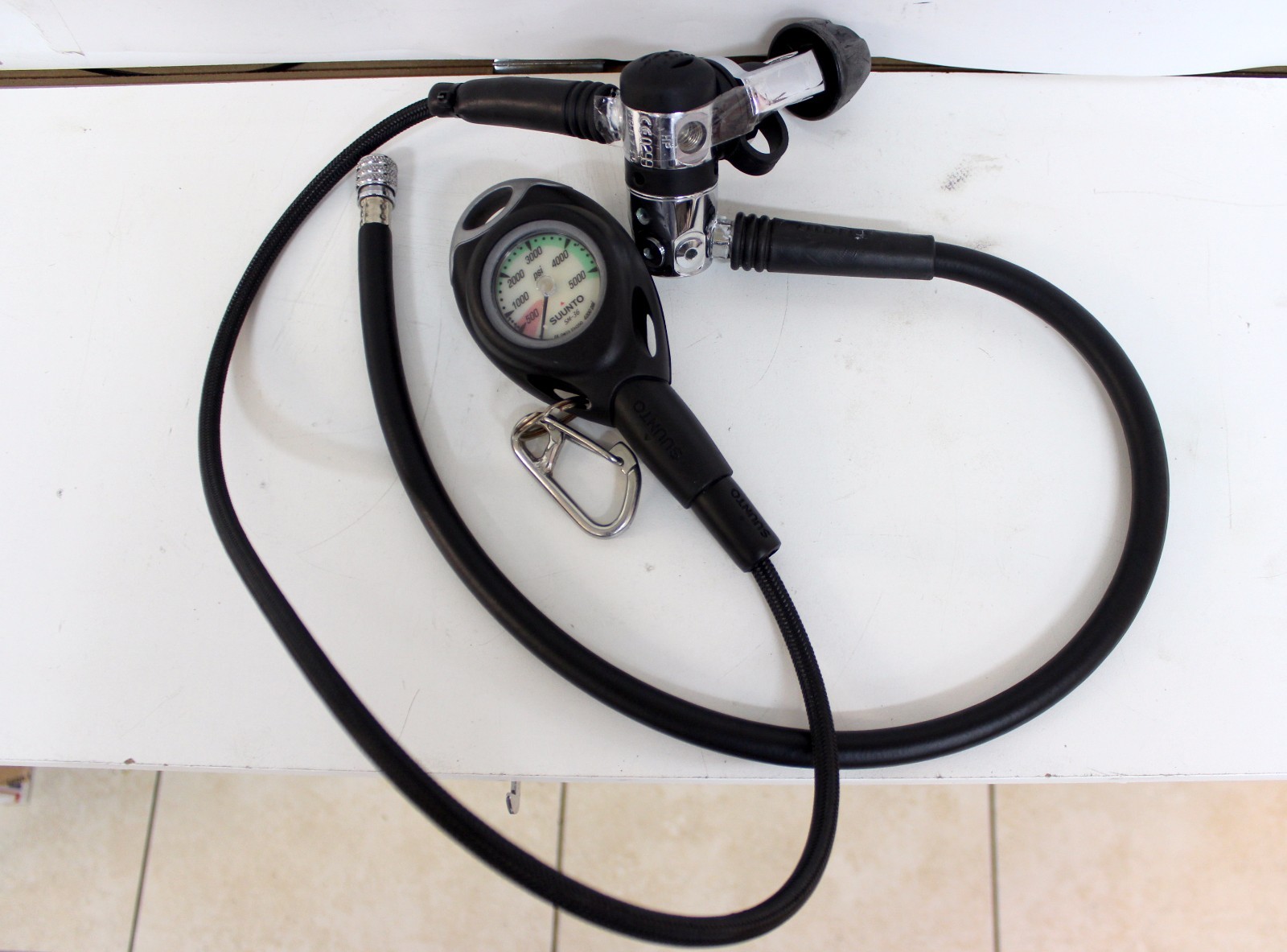 Atomic Aquatics Regulator With Suunto SM-36 GAGE PRESURE AND HOSE