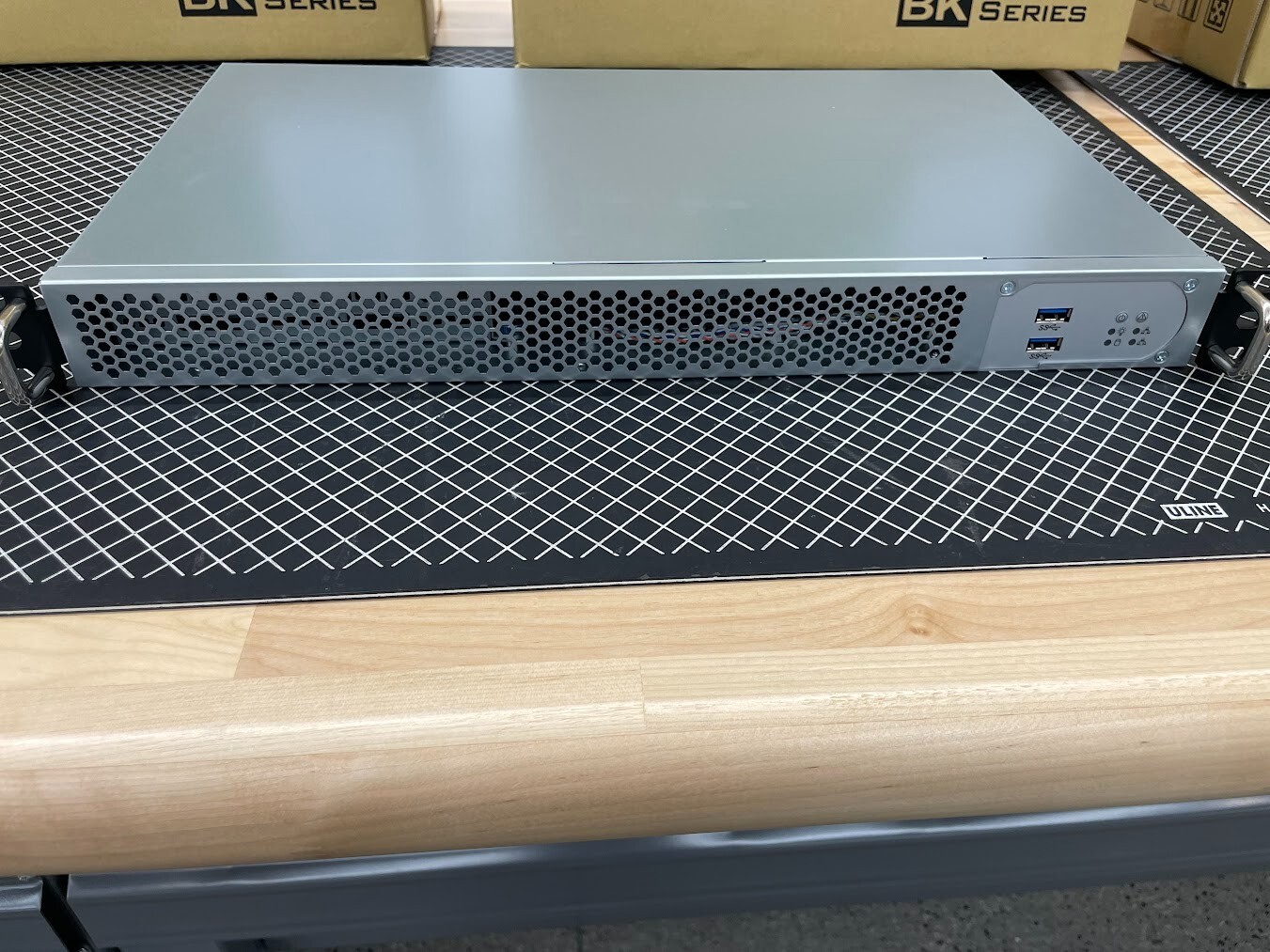 IN-WIN IW-RF100S-S265 barebones