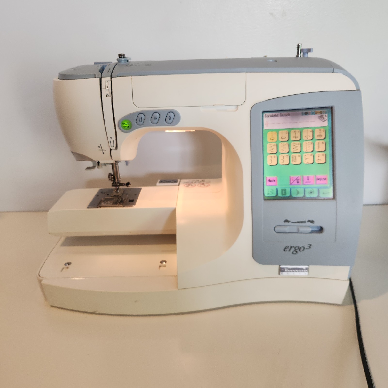 Kenmore Ergo 3 Sewing Machine No Pedal Power Tested Only