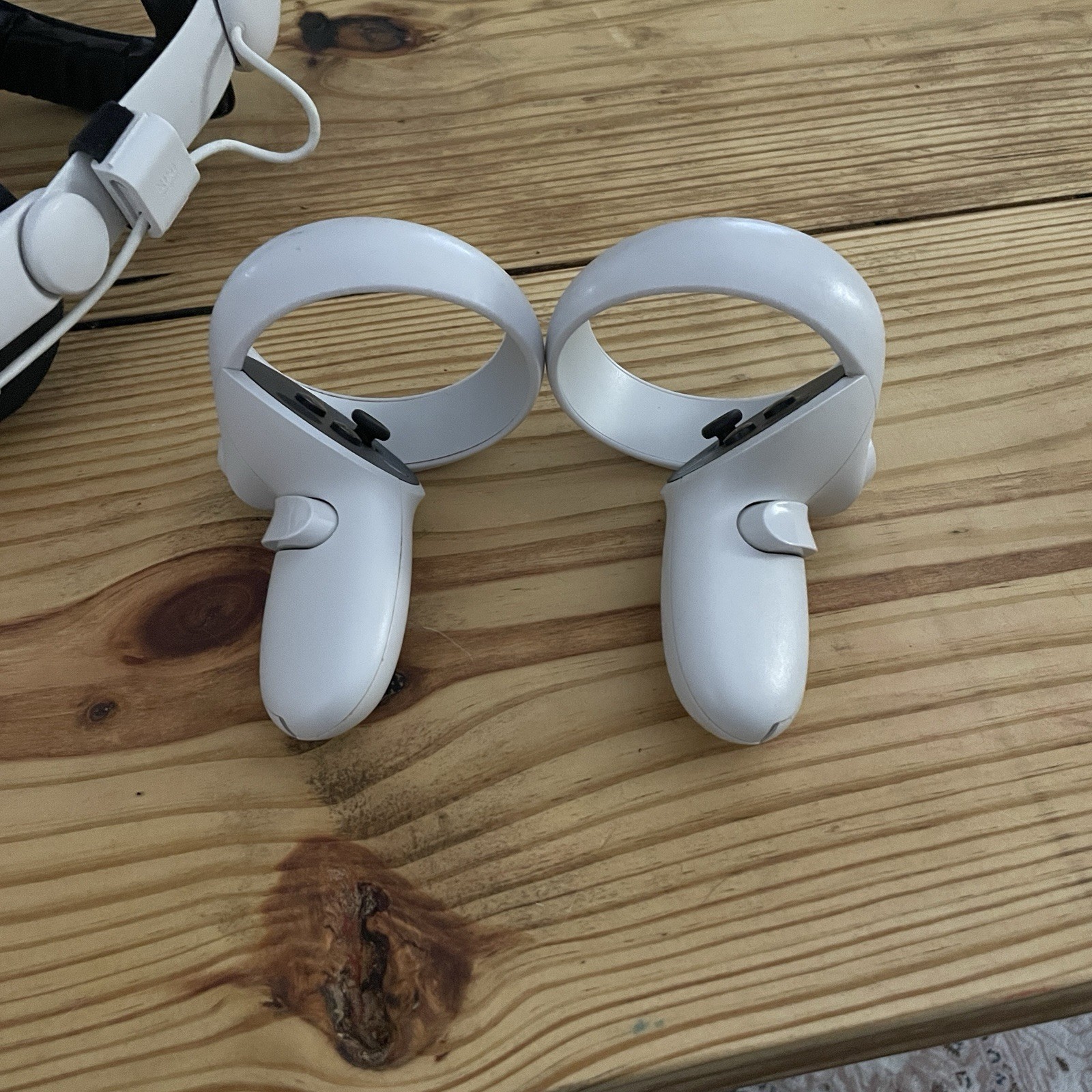 ORIGINAL Oculus Quest 2, KIWI Headset Strap & Extended Battery Kit, With Charger