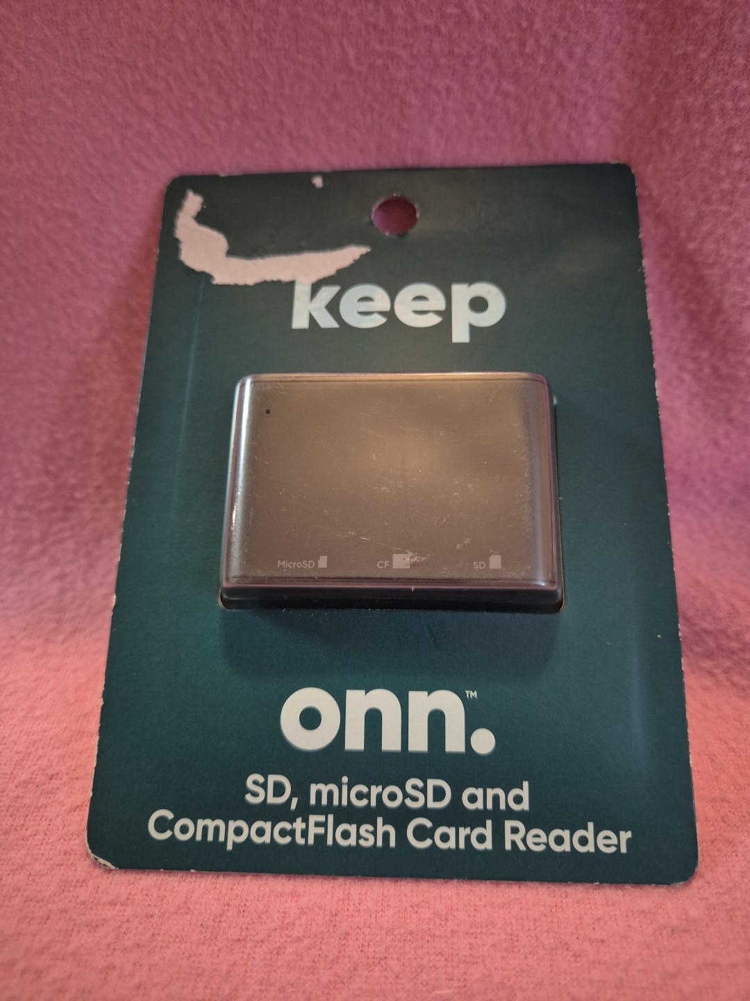 Onn SD, microSD and CompactFlash Card Reader 100014070
