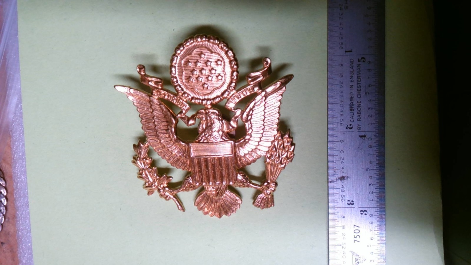 MILITARY INSIGNIA HAT BADGE SERVICE CAP OFFICER US ARMY GOLD COLOR COAT OF ARMS