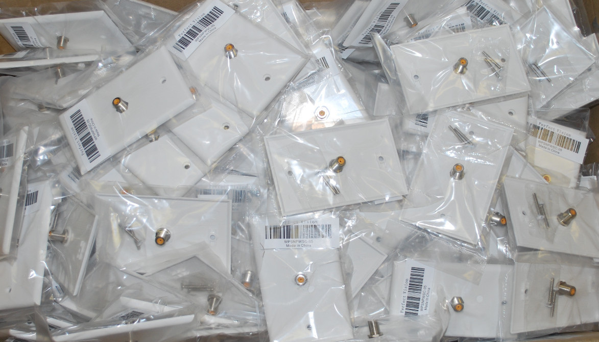 LOT 25 WHITE COAXIAL WALL PLATE PERFECT VISION SINGLE OUTLET F81 CONNECTOR 3 GHZ