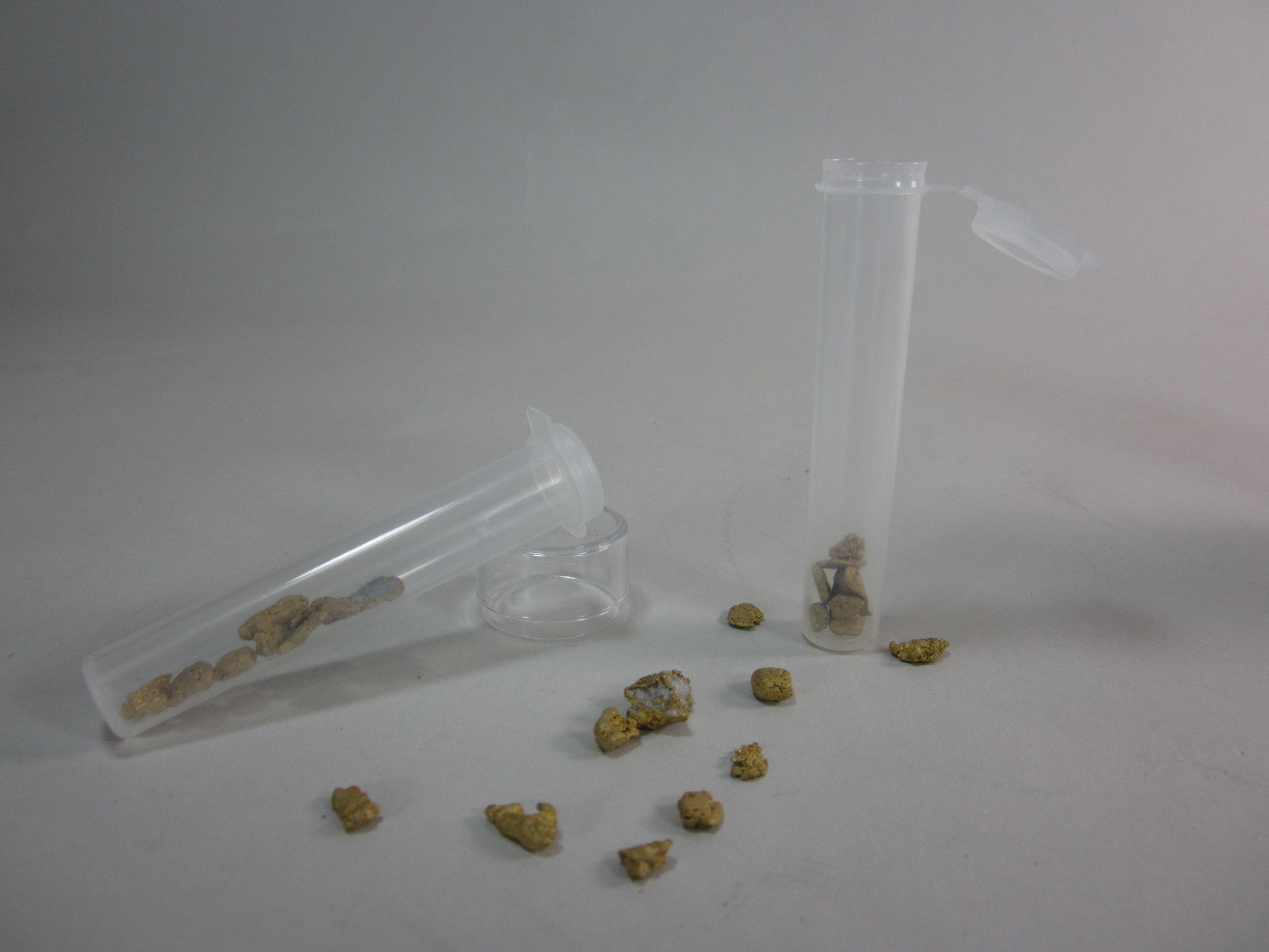 2 Gold Nugget Plastic Snap Lid Vials from Doc's Metal Detector Prospecting tools