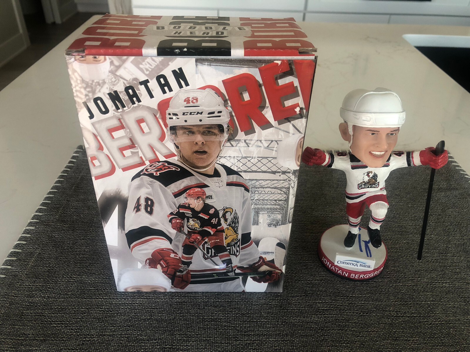 JONATAN BERGGREN AUTOGRAPH  BOBBLEHEAD GRAND RAPIDS GRIFFINS/RED WINGS