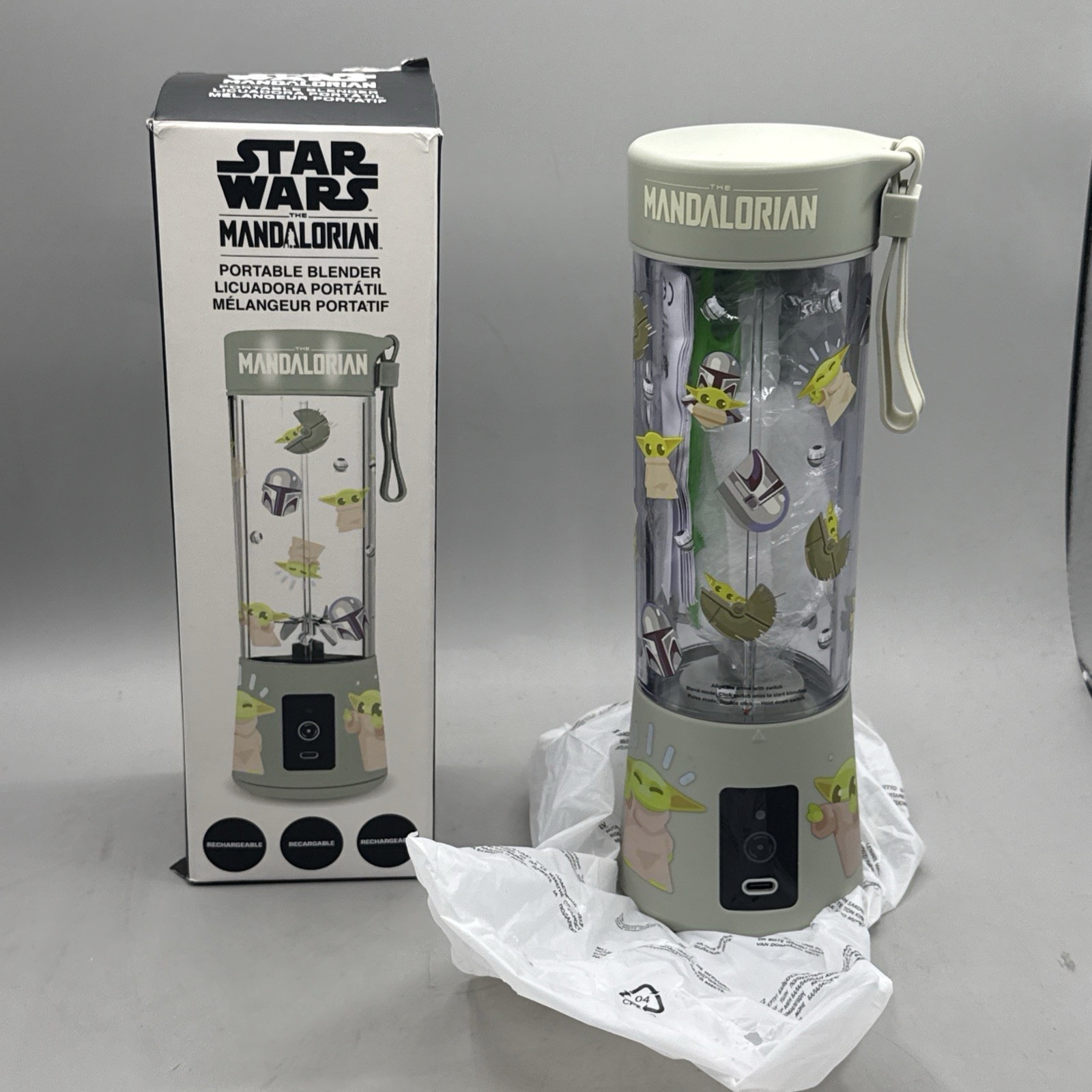 Uncanny Brands Star Wars The Mandalorian USB-Rechargeable Portable Blender