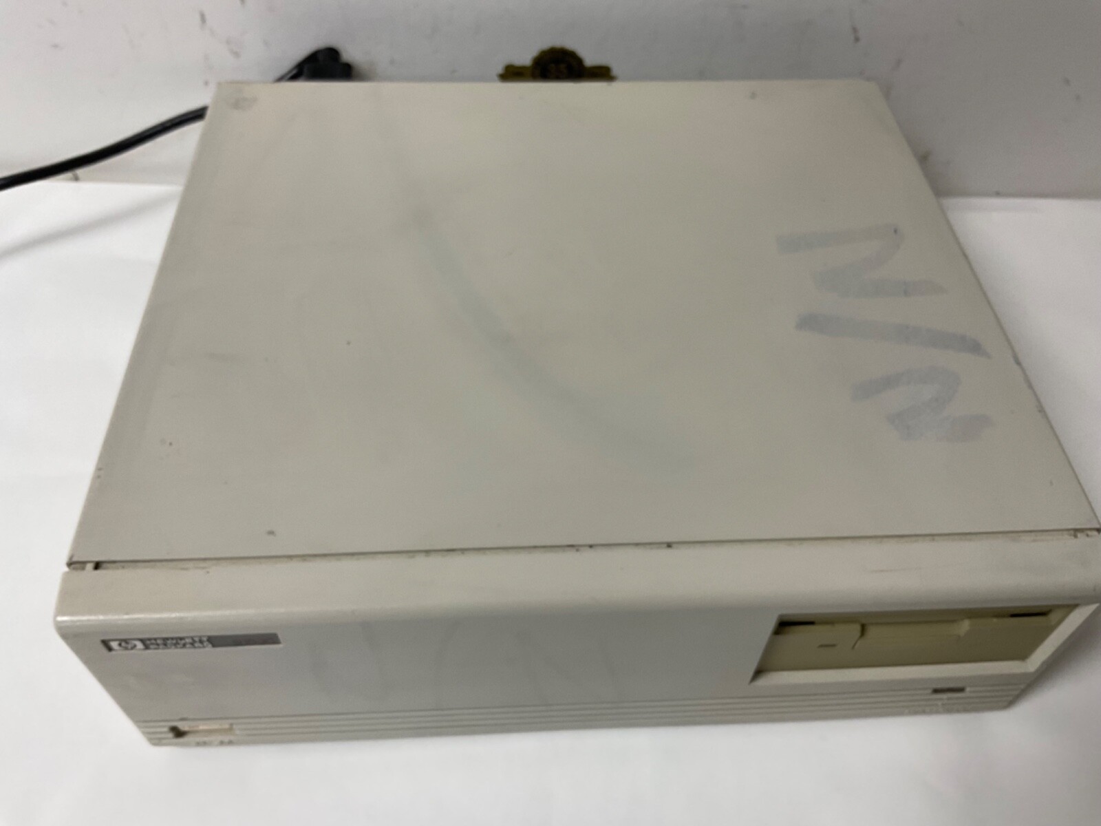 Hewlett Packard 9153C Workstation drive box Floppy Powers up