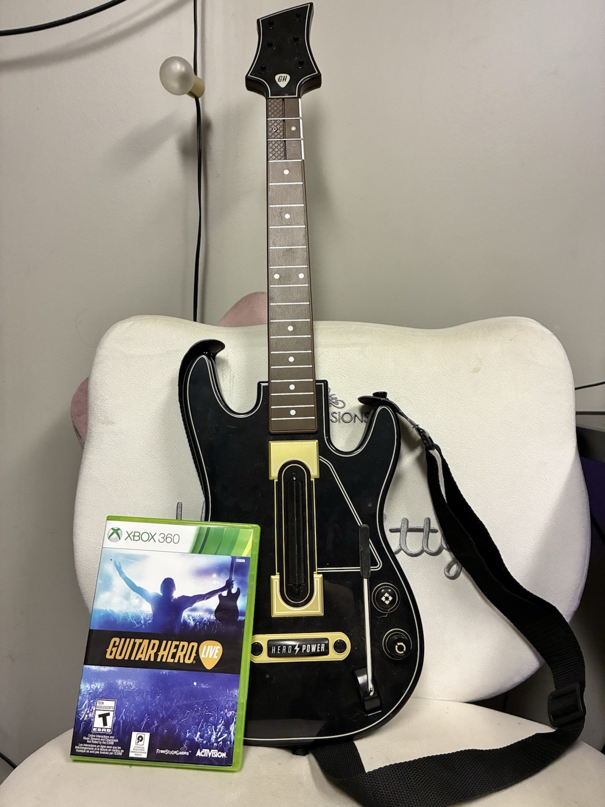 Activision Guitar Hero Live Xbox 360 Wireless Guitar Controller + Game Disc