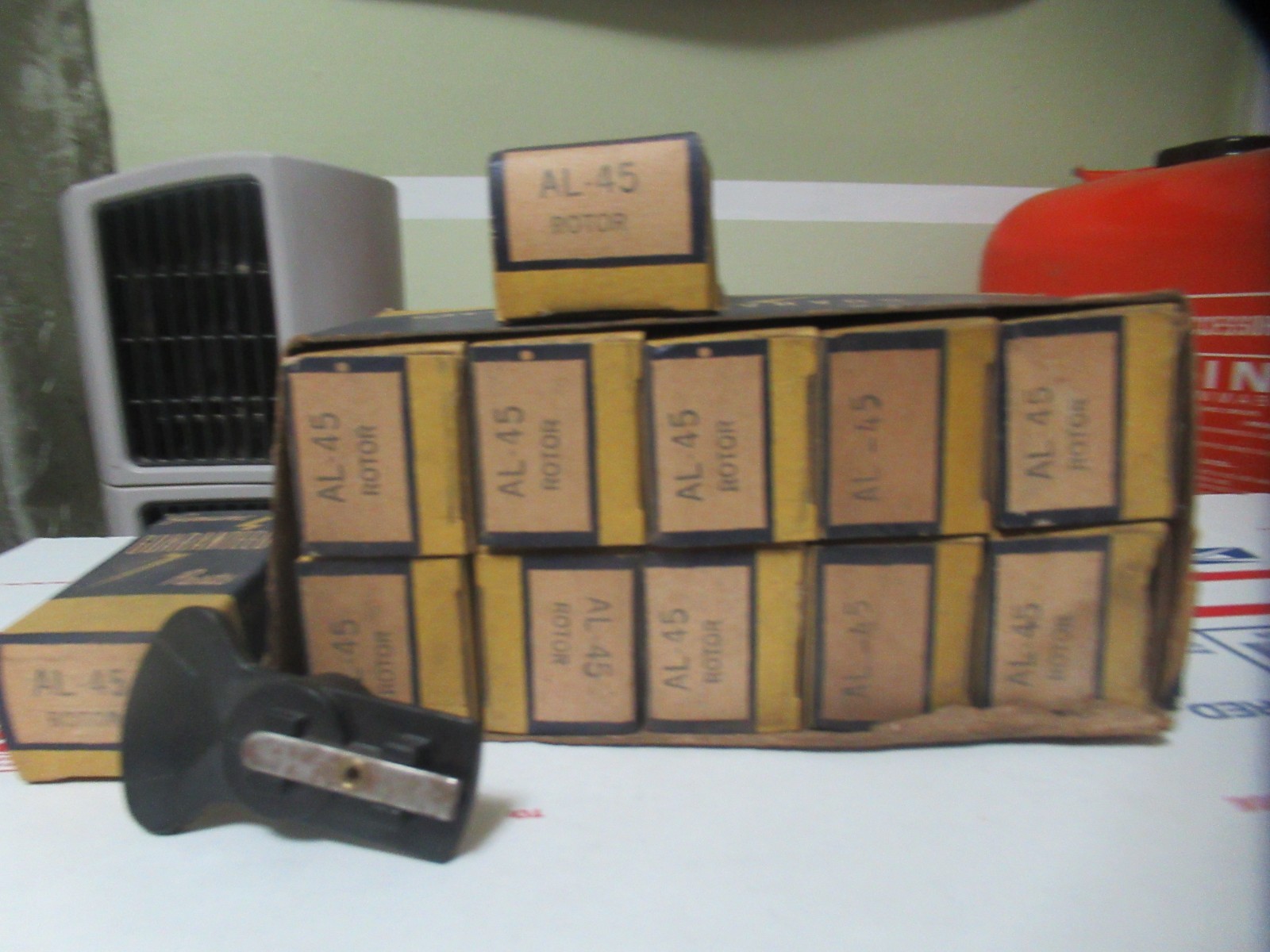 12-VINTAGE GP AL-45 Distributor ROTOR New Old Stock
