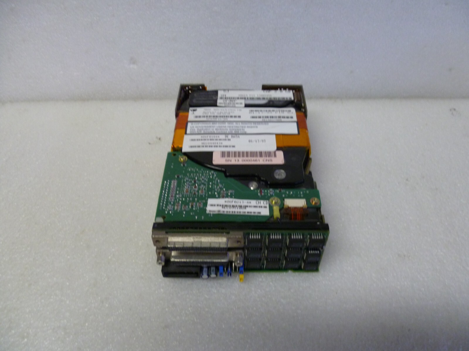 RARE VINTAGE IBM 86F0104 90F6670 2GB SCSI DE DATE HARD DRIVE