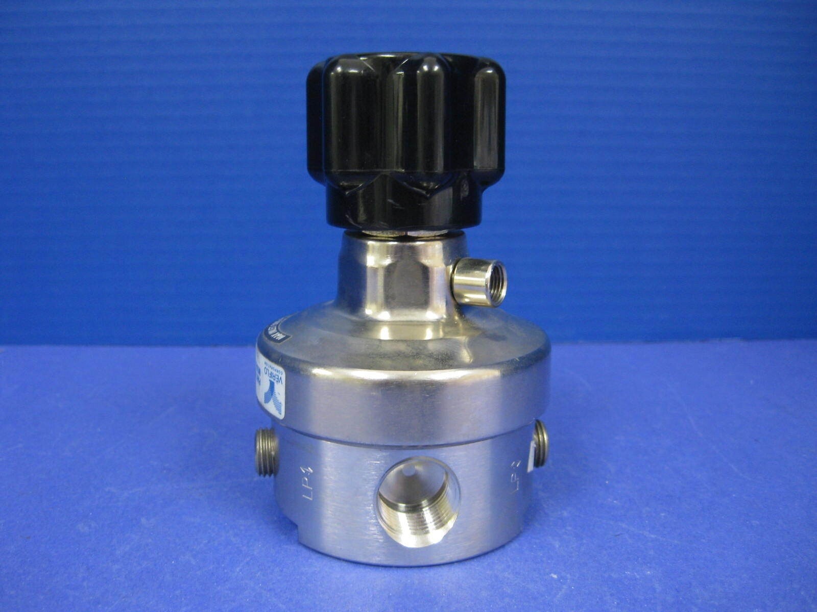 Veriflo HFR901S4PBV14 High Flow Pressure Regulator, 4 Ports 1/4" pipe thread