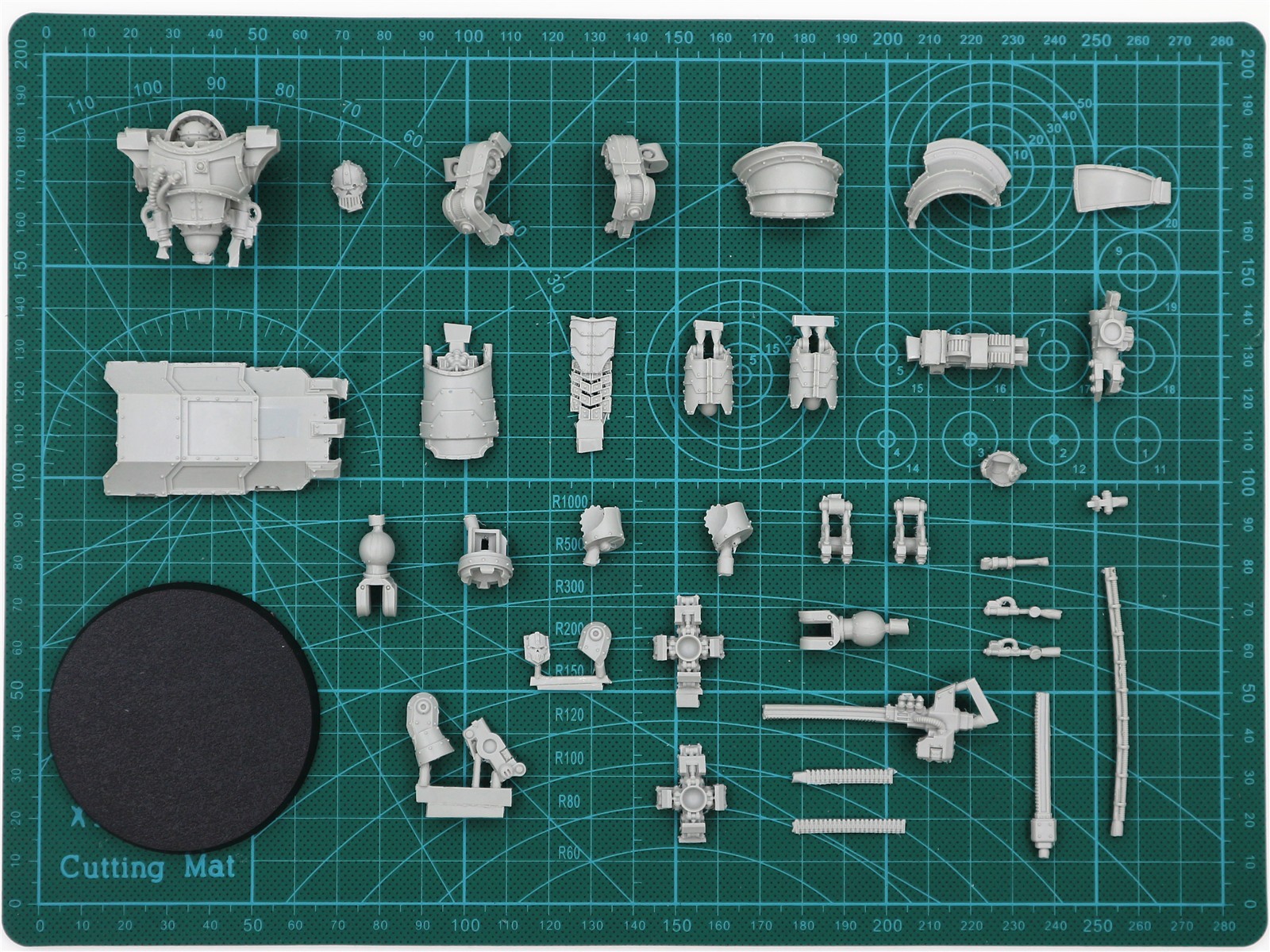 Uncolored model Iron Warriors "Iron Circle" Domitar Ferrum Battle-Automata WOW