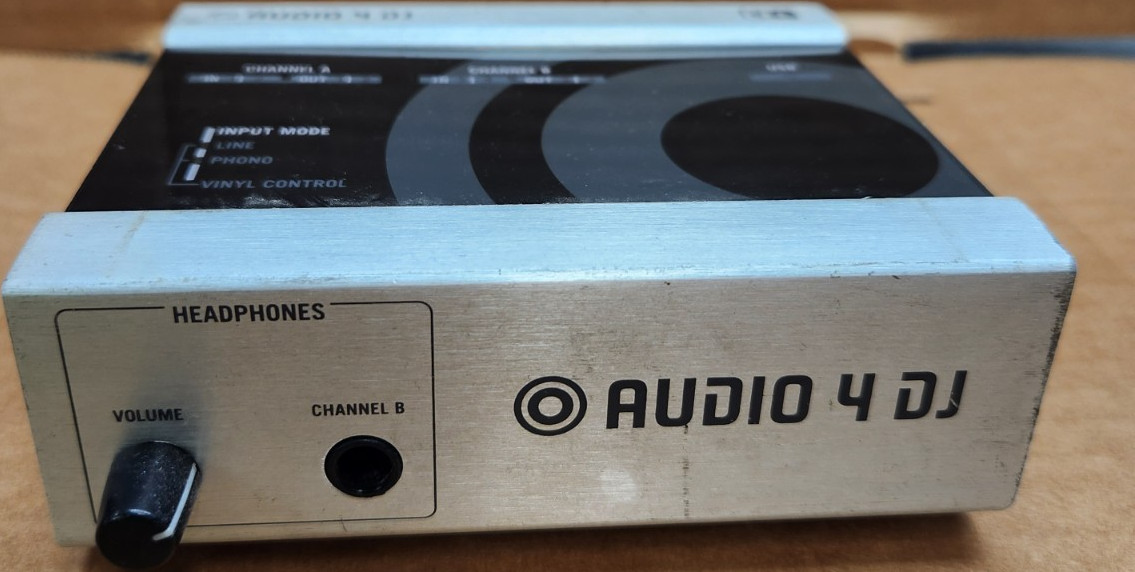 Native Instruments Audio 4 DJ USB Audio Interface, 4 Channels, Vinyl Control, DJ