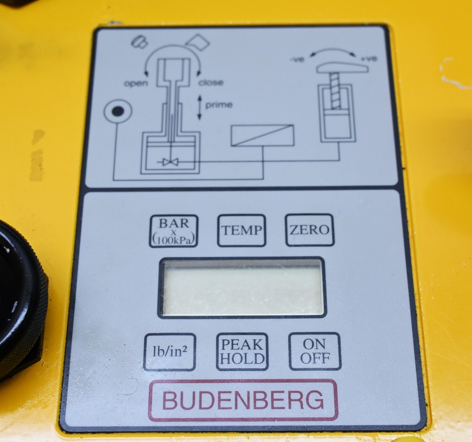 BUDENBERG E400 DIGITAL HYDRAULIC PRESSURE CALIBRATOR.