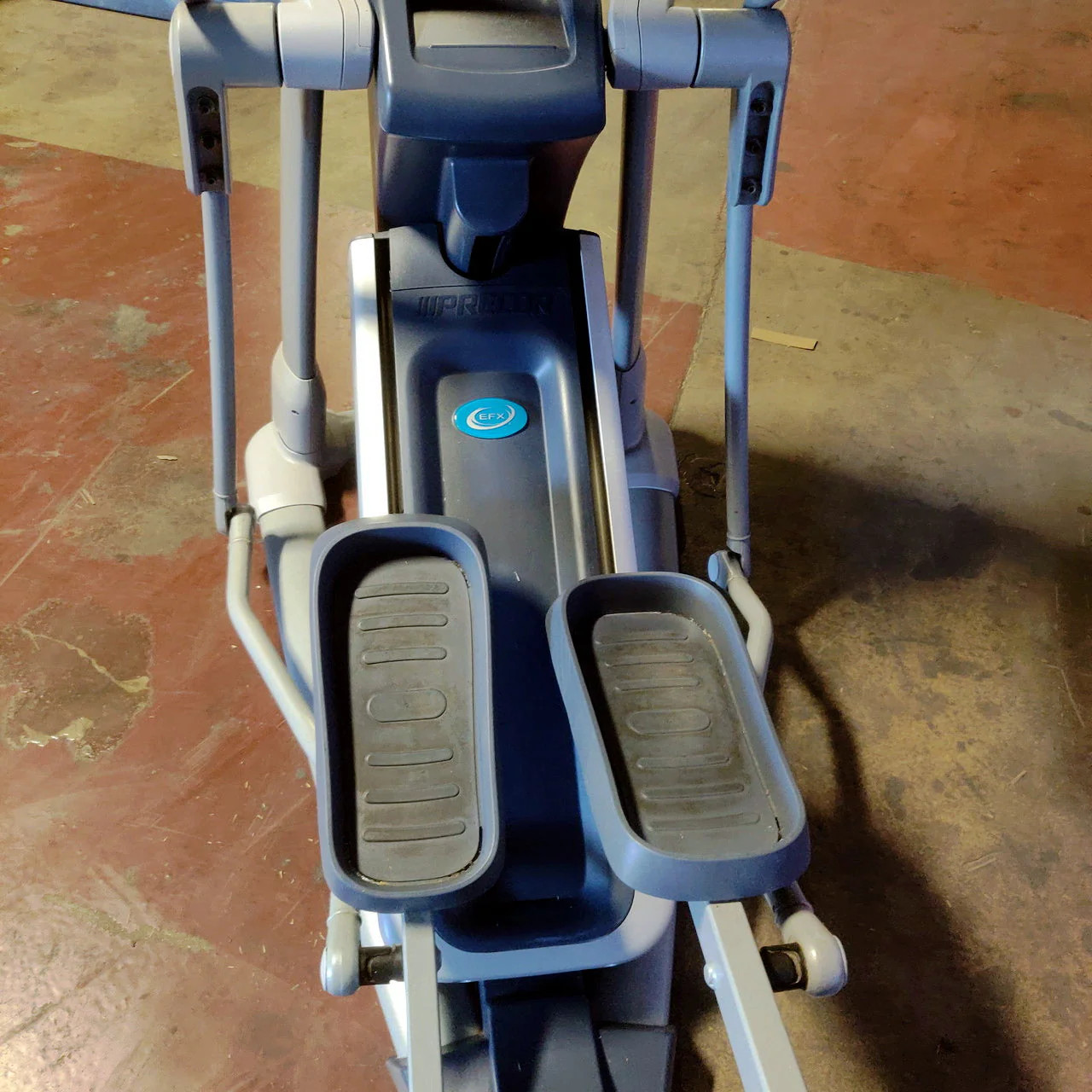 Precor EFX 815 Elliptical Crosstrainer w/ P10 Console