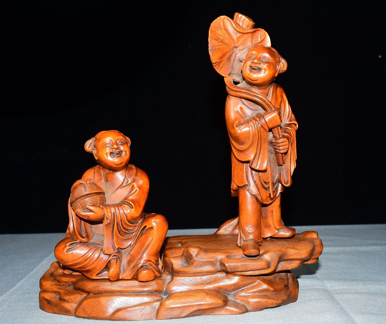 Exquisite Small Leaf Boxwood He He Er Xian Ornament