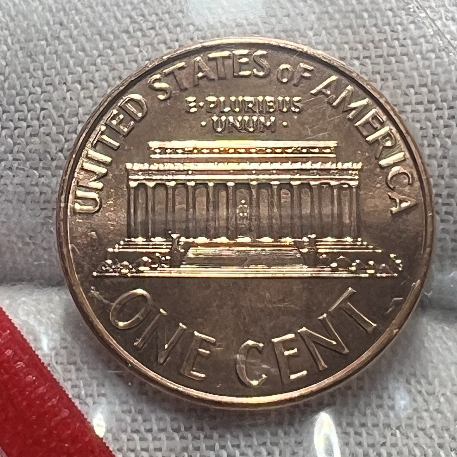 1998-P&D Lincoln Memorial Cents BU in Mint Cello receive 2 coins pictured #3139