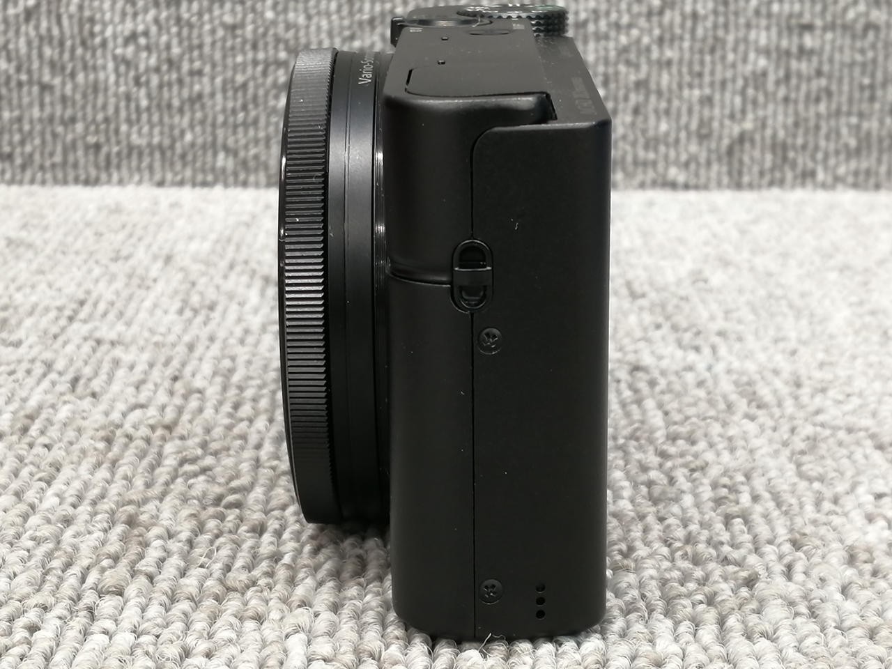 Sony DSC-RX100 Digital Camera 3.6x Zoom
