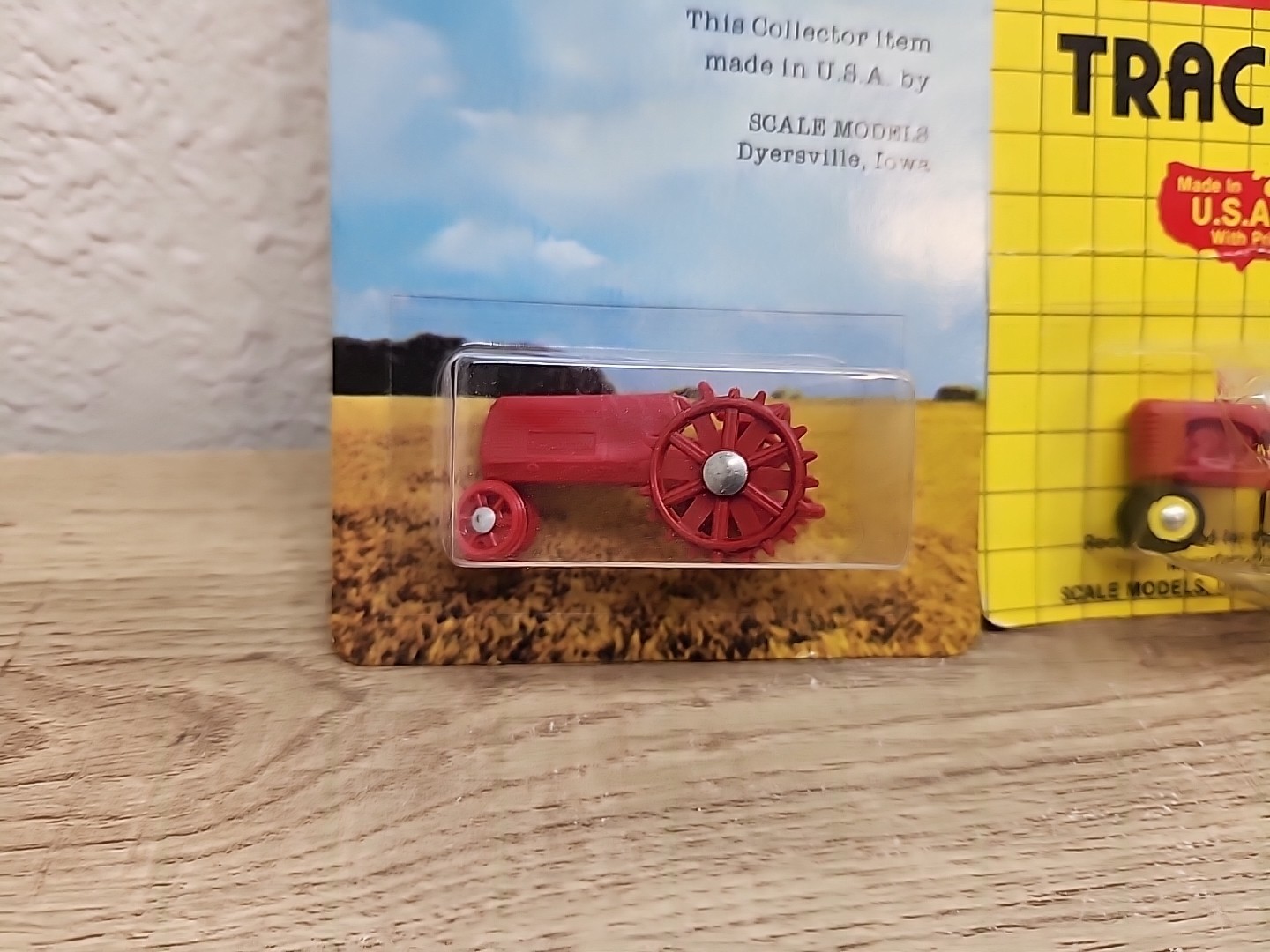 1/64 Group Of 2 Tractors Scale Models Plastic