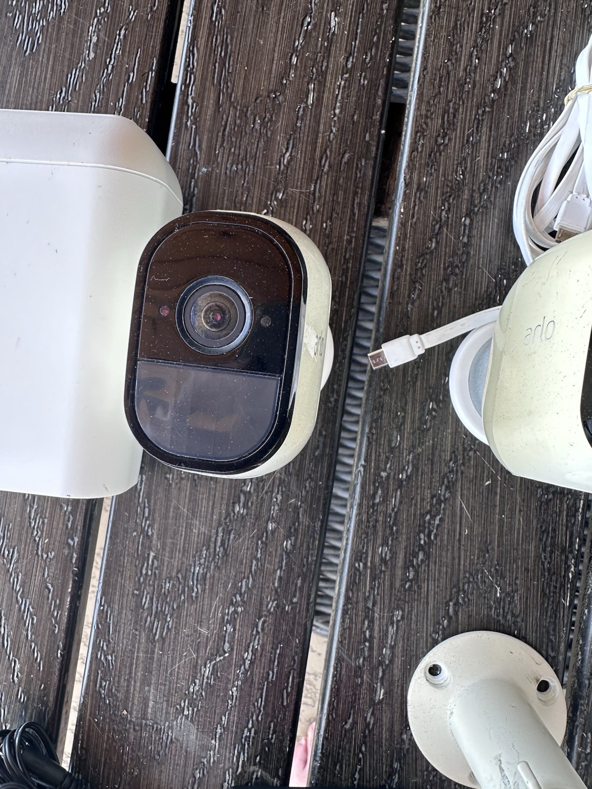 Netgear Arlo Smb4000 Basestation, 5 Pro Cameras, 4 Batteries, Plus Accessories.
