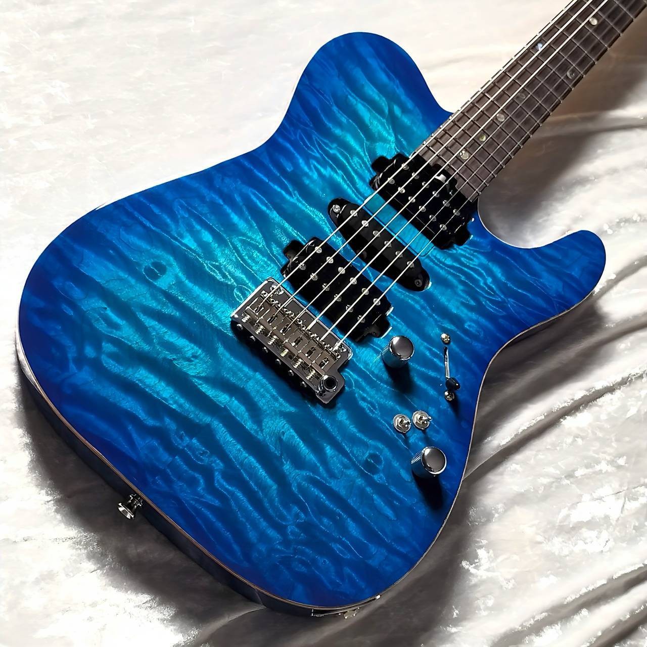infinite Trad T Bora Bora Blue Burst 5A Quilt Maple Roasted Flame Maple #GGz48