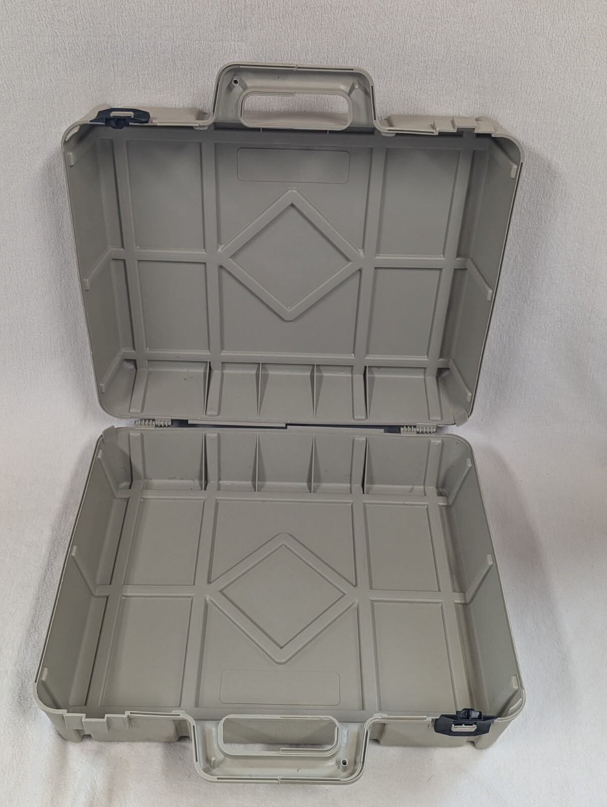 Califone Travel Hard Shell Case ~ Approx 19" X 19" X 7 ~ Empty