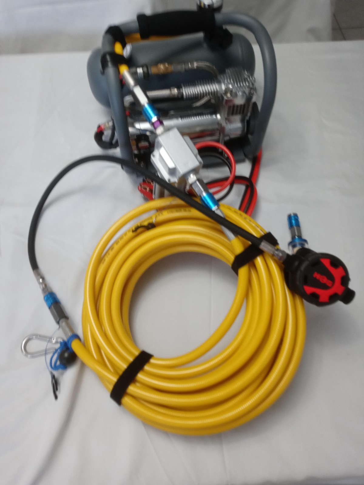 HOOKAH DIVING 12-volt compact Diving Compressor "Guppy" 3/8 id 75' hose.